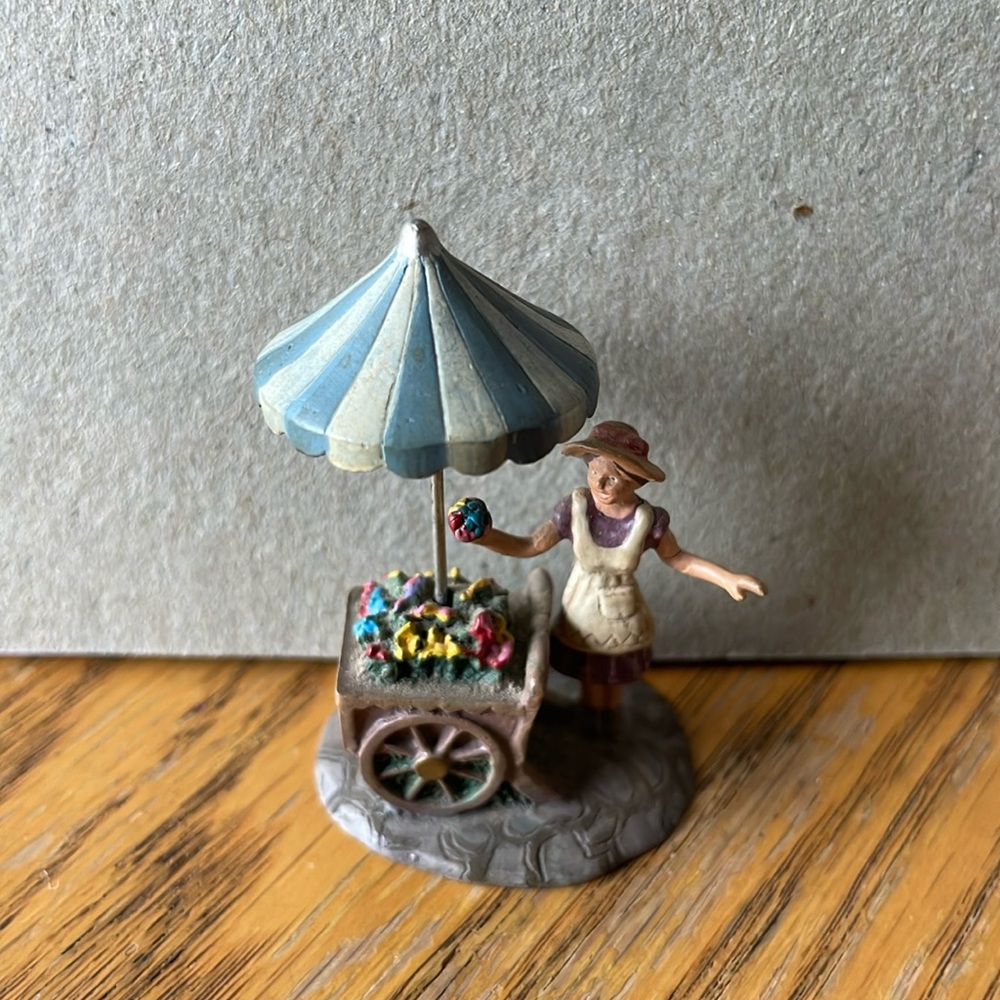 Vintage 1999 Hawthorne Village, Falbrooke Florist Lady, Flower Vendor Figurine